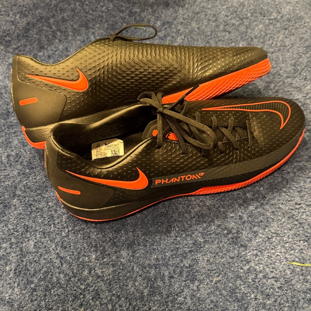 Nike Phantom Black and Orange Soccer Shoes, Men, 9.5 US + shin pads and socks